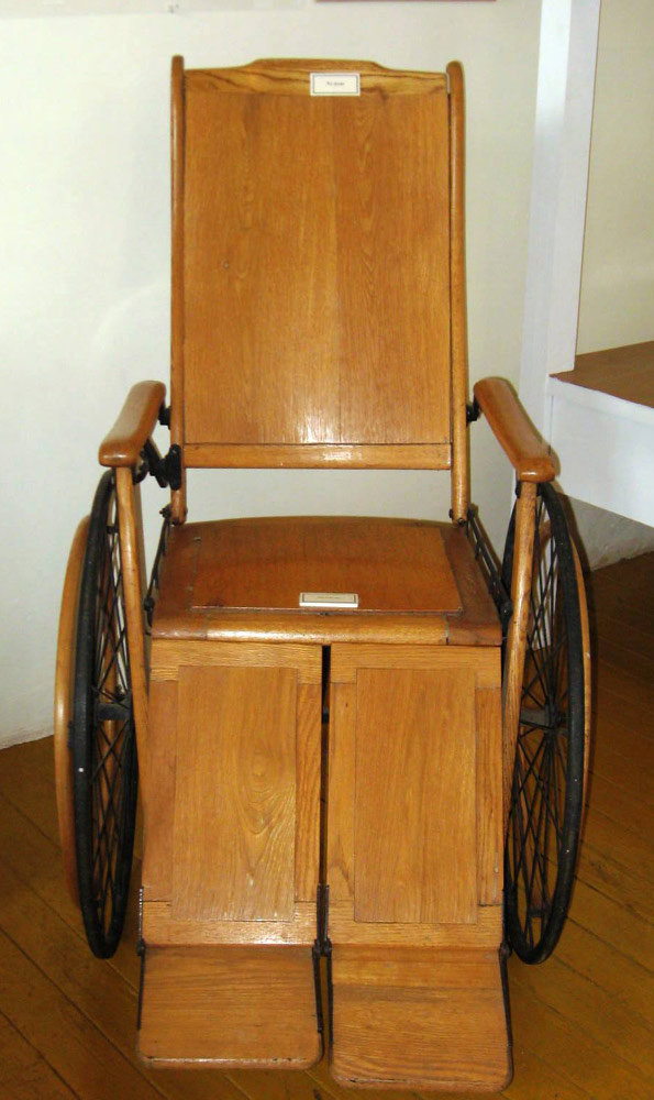Fauteuil roulant en bois