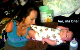 Une maman sans bras lange son enfant