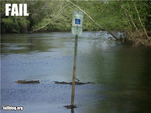 Le parking pour handicaps ? C'est juste l, sous la boue et l'eau