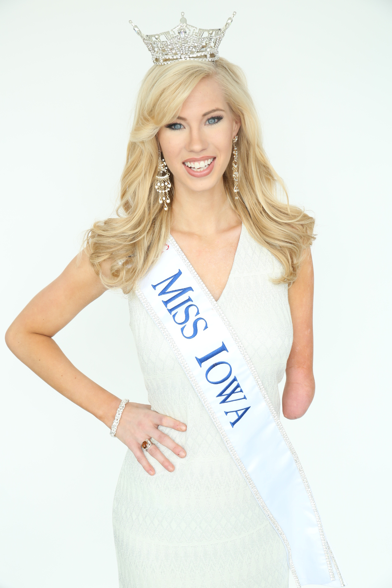 Nicole Kelly Miss Iowa 2013 et sans avant-bras gauche