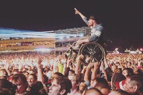 Marc Ristori au Paleo 2017, la photo de crowdsurfing